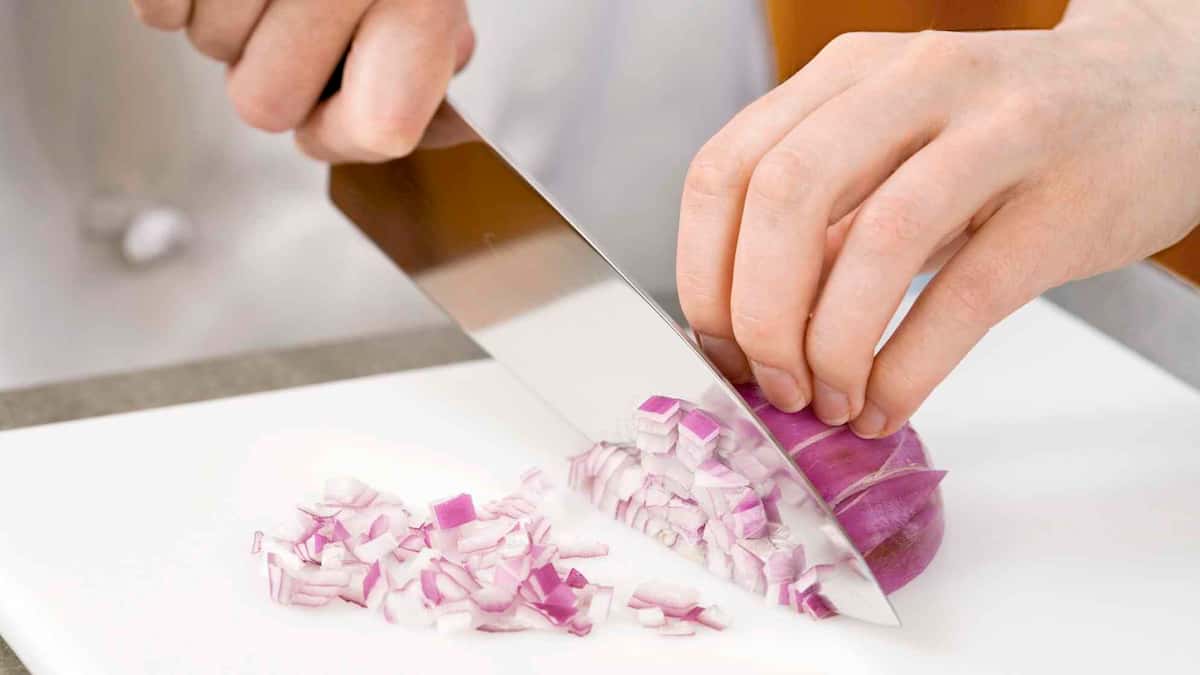 how many onions in a cup