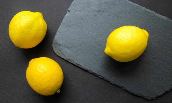 how much vitamin c is in a lemon