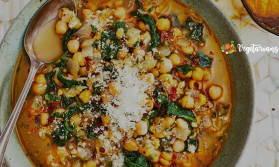 garlicky spinach and chickpea soup